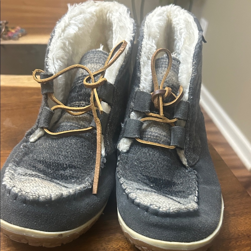 Minnetonka Gray Kids Boots with Warm Lining